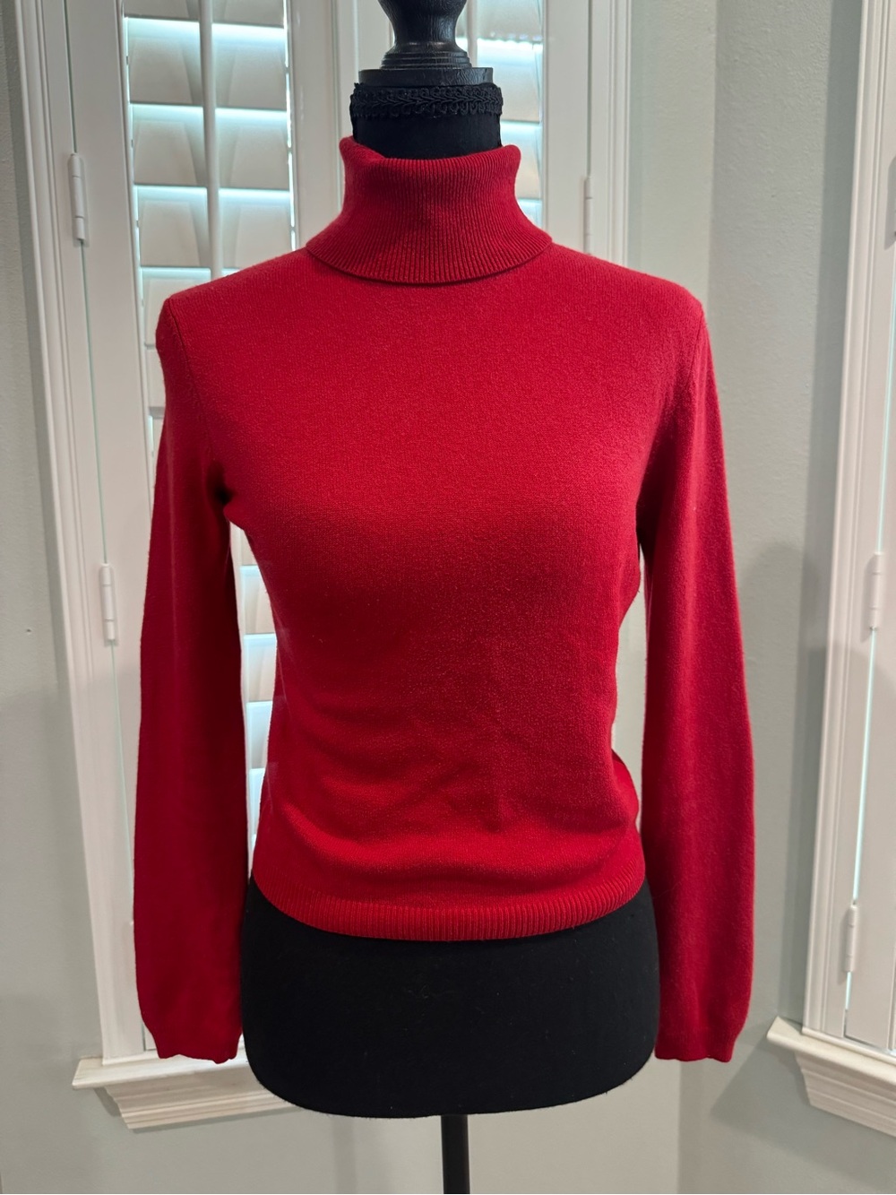 Vintage Moda International Red Silk/Cashmere  Blend Turtleneck Sweater